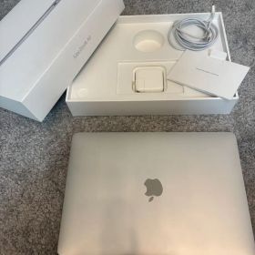 動作良好 MacBook Air 13.3 2020/8GB/シルバー