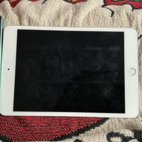 iPad mini4ホワイト本体128GB Wi-Fiモデル