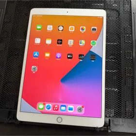 Apple iPad Air 10.5 (2019年、第3世代) 新品¥18,700 中古¥16,500