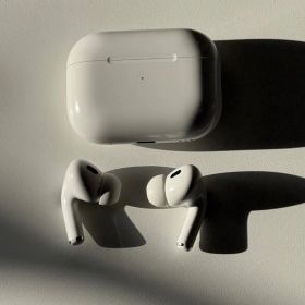 AirPods Pro 2【美品、付属品完備】