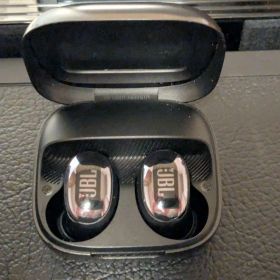 JBL Live Free 2 ワイヤレスイヤホン ブラックノイズキャンセリング