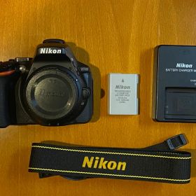 Nikon D5500 デジタル一眼レフカメラ 本体【美品】