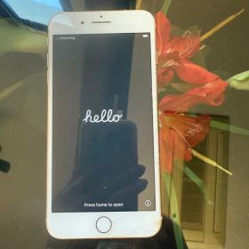 iPhone 8 Plus ゴールド画面にひびあり