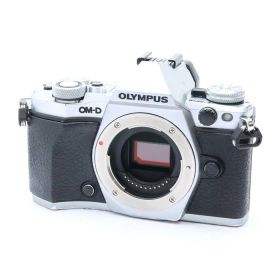 【中古】 《難有品》 OLYMPUS OM-D E-M5 Mark II ボディ シルバー [ デジタルカメラ ]