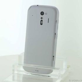 〔中古〕FUJITSU(富士通） らくらくスマートフォン 32GB ホワイト F-42A docomoロック解除SIMフリー〔262-ud〕