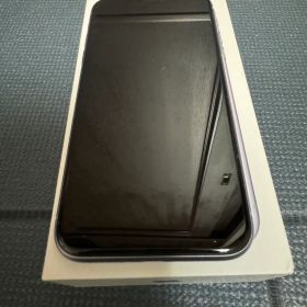 iPhone 11 パープル 64 GB au