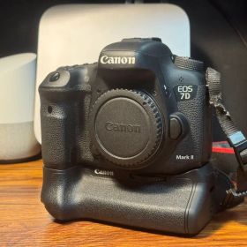 Canon EOS 7D Mark II 一眼レフカメラ