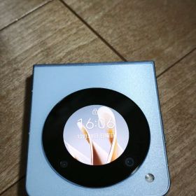 超美品 SIMフリーLibero Flip A304ZT「ブルー」