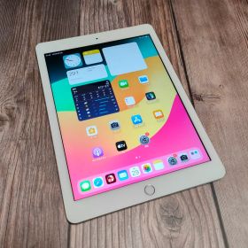 iPad 第6世代 32GB シルバー SIMフリー 美品
