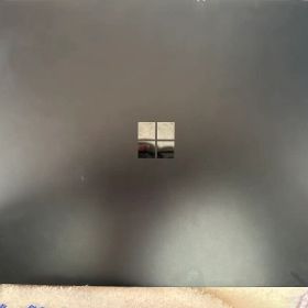 安売！！ 美品 Microsoft Surface Laptop 2 ブラック