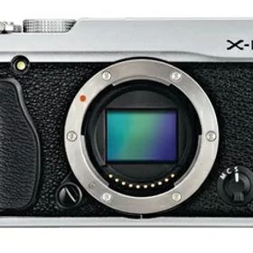 【中古】 FUJIFILM ミラーレス一眼 X-E2 ボディ シルバー F FX-X-X-E2シルバー