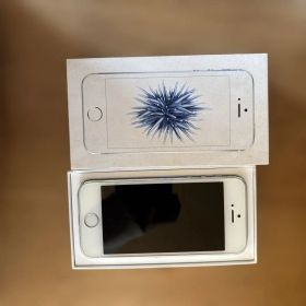 Apple iPhone SE (第1世代) 16GB シルバー 本体