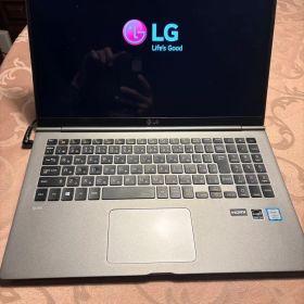 LG gram 17インチで1350グラム。英語キーボード・日本語Win11