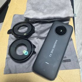 インスタ360 ONE X2 本体と付属品