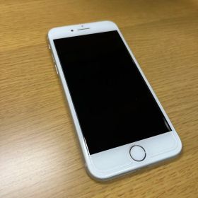 【美品】iPhone 8 Silver 64 GB au