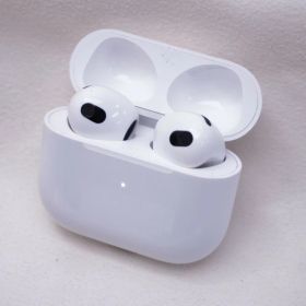 Apple オーディオ機器 AirPods 第3世代 MagSafe対応【中古】
