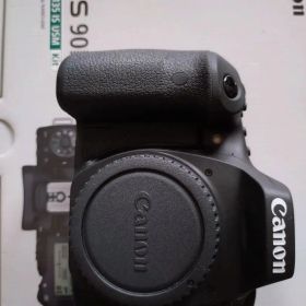 Canon EOS 90D + EF-S 18-135mm Kit 新品