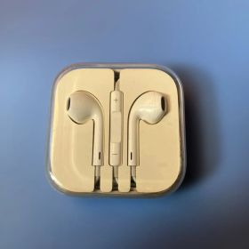 Apple EarPods ホワイト ケース付き