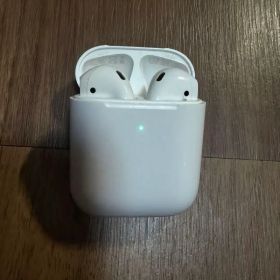 AirPods with Wireless Charging Case