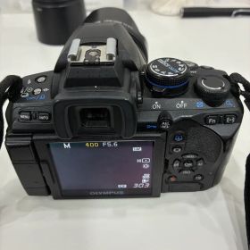 オリンパス E-620 デジタル一眼レフ＋14-42mm レンズセット フード付