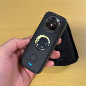 Insta360 ONE X2 本体とアクセサリー