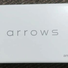 arrows We ホワイト 64 GB au