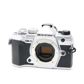 【中古】 《良品》 OM SYSTEM OM-5 ボディ シルバー [ デジタルカメラ ]