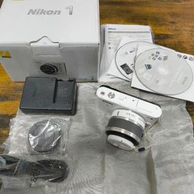 Nikon 1 J1 ミラーレスカメラ ホワイト