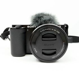 美品 SONY ZV-E10 パワーズームレンズキット カメラ