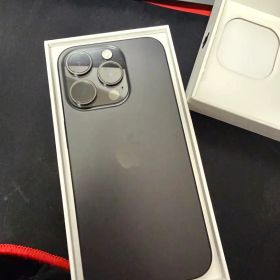 iPhone 15 Pro 128GB ブラックチタニウム バッテリー88%