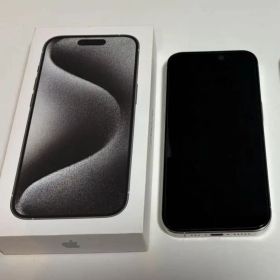 iPhone15 pro 256GB ホワイトチタニウム 美品
