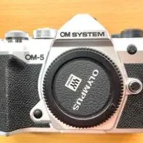 ★美品★OM SYSTEM OM-5 ミラーレスカメラ ボディー おまけ付OM5