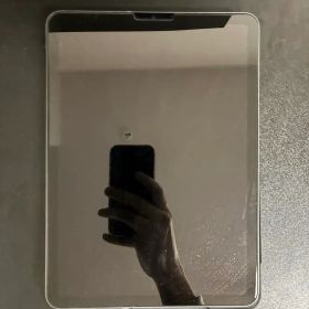 Apple iPad Air 第5世代 本体 カバー付き