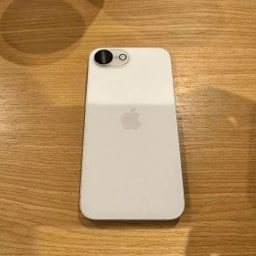 【美品】Apple iPhone 16e ホワイト simフリー