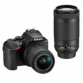 【中古】「非常に良い」Nikon デジタル一眼レフカメラ D5600 ダブルズームキット ブラック D5600WZBK(デジタル一眼)
