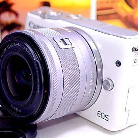 ❤️人気ホワイト❤️Wi-Fi &自撮り❤️Canon EOS M10