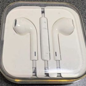 Apple EarPods ホワイト ケース付き