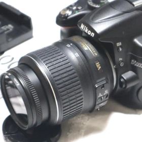 ニコン Nikon D5000 18-55mm f3.5-5.6VRレンズセット