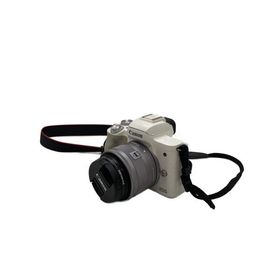 CANON◆デジタル一眼カメラ EOS Kiss M ダブルズームキット [ホワイト]