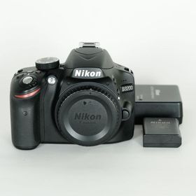[美品｜シャッター数7,360回] Nikon D3200ボディ ブラック / ニコンFマウント