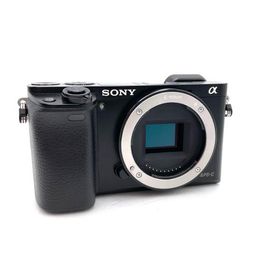 【全額返金保証】【最速発送】Sony デジタル一眼 α6000 ILCE-6000Y ダブルズームレンズキット [ブラック] ブラック 美品 動作確認済