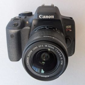 美品 Canon EOS Kiss X8i + EF-S 18-55mmレンズ