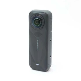 【中古】 《美品》 Insta360 X5 エッセンシャルバンドル CINSAAHA-X504 [ デジタルカメラ ]