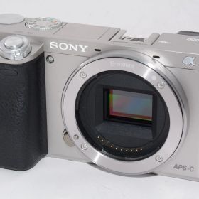 【中古】【外観特上級】SONY ミラーレス一眼 α6000 ボディ シルバー ILCE-6000 S