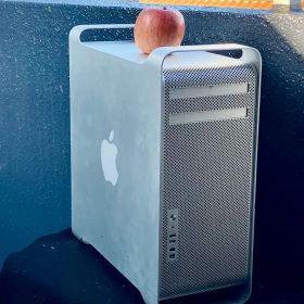 Mac Pro 2006 A1186 ジャンク品ATI Radeon付動作未確認