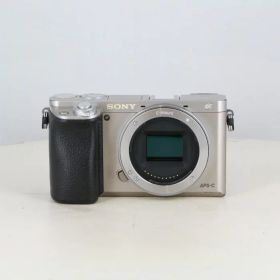 【中古】 (ソニー) SONY α6000 (ILCE-6000) ボディ シルバー【中古カメラ デジタル一眼】 ランク：C