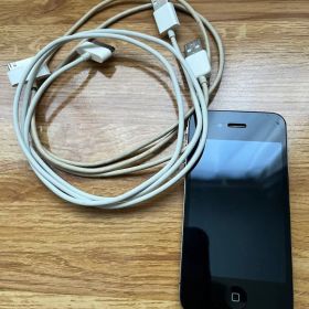 Apple iPhone 4 32GB ブラック ケーブル2本 ケースおまけ