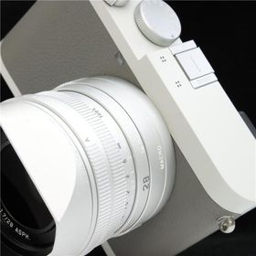 《良品》Leica Q2 Ghost by HODINKEE