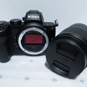 ニコン Nikon ミラーレス一眼（レンズキット） Z5 【中古】
