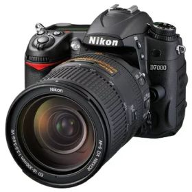 【中古】 Nikon デジタル一眼レフカメラ D7000 スーパーズームキット AF-S DX NIKKOR 18-300mm f/3.5-5.6G ED VR付属 D7000 LK18-300